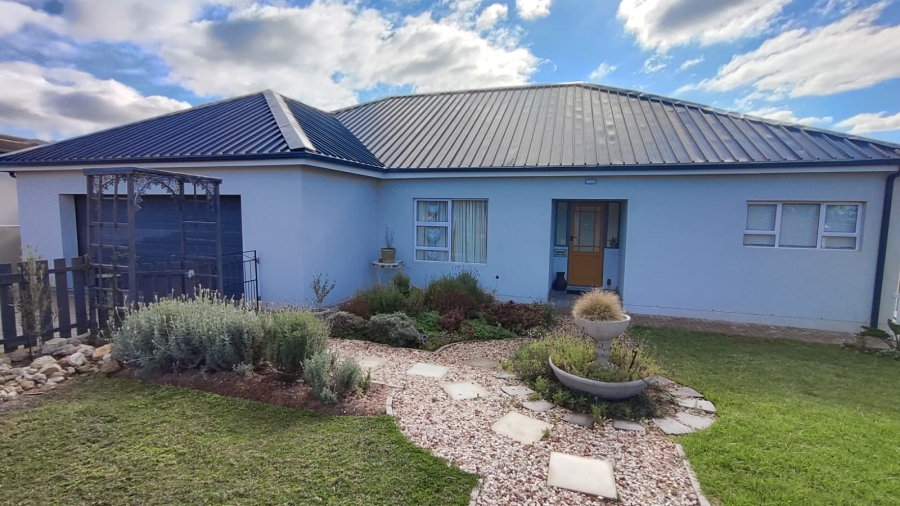 3 Bedroom Property for Sale in Stilbaai Wes Western Cape